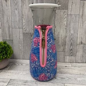 NWOB Lilly Pulitzer Beverage Carafe 36fl oz  Blue Haven Raising Shell Insulated